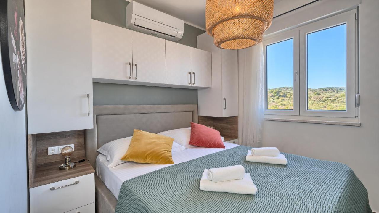 Zsuzsa's Place - Peaceful Sea View Flat Slatine