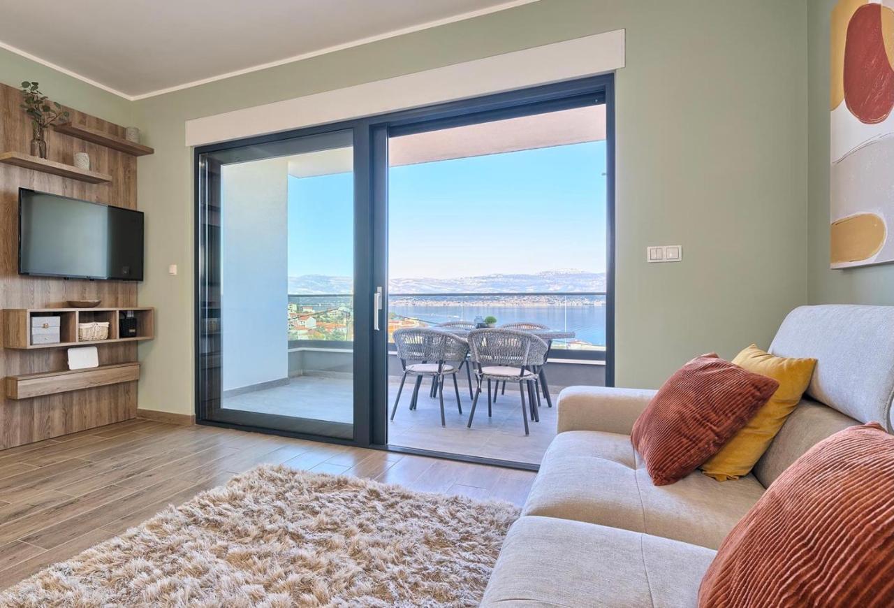 Zsuzsa's Place - Peaceful Sea View Flat *